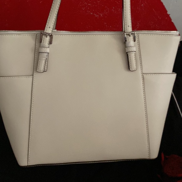 Brand new white Michael Kors shoulder bag with silver detailing - Picture 5 of 8